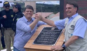 Bolsonaro inaugura pavimentação de rodovia em Mato Grosso